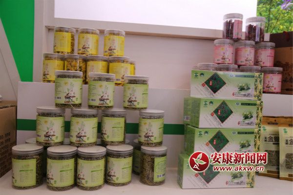 hꎸʳƷ“”ɞ鱊οُ͓“c(din)”        z_meitu_17.jpg