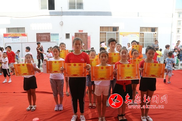 獲獎(jiǎng)?wù)?jpg