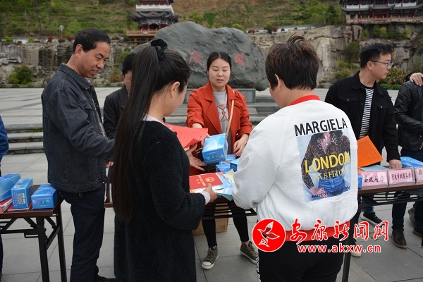 嵐皋縣司法局大力開展“掃黑除惡”宣傳 營造全民參與濃厚氛圍22.JPG