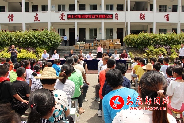 當(dāng)?shù)卣I(lǐng)導(dǎo)講話(huà) 劉仁平攝.jpg