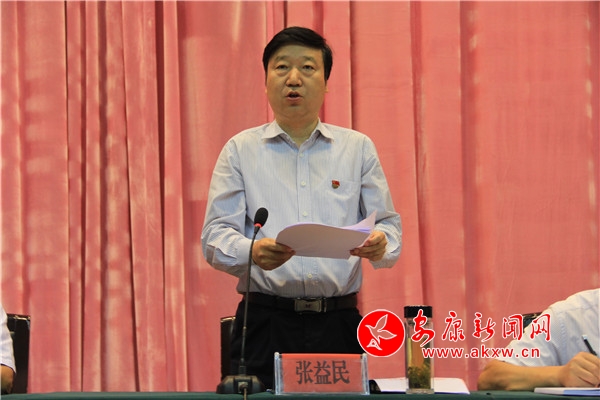 縣委書(shū)記張益民講話.JPG