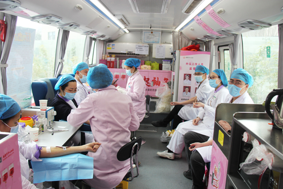 醫(yī)者仁心 大愛無疆 挽袖獻血 守護生命 ——安康市人民醫(yī)院開展冬季愛心獻血活動