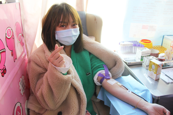 血液是生命的禮物——中國(guó)聯(lián)通安康市分公司、安康大數(shù)據(jù)運(yùn)營(yíng)有限公司聯(lián)合開(kāi)展冬季應(yīng)急獻(xiàn)血活動(dòng)