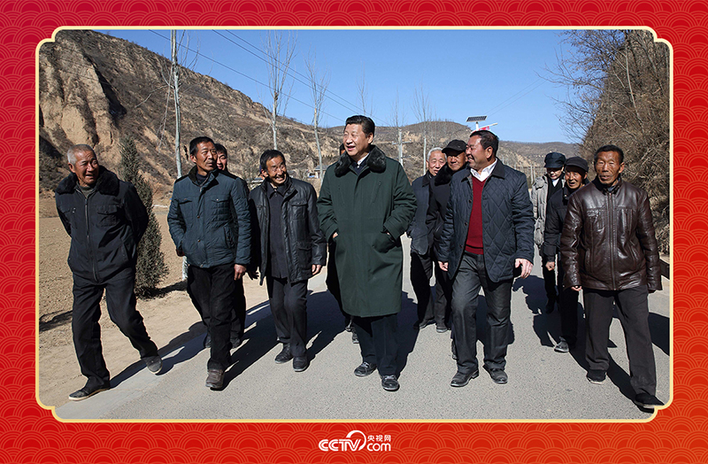 2015年春節(jié)前夕，習(xí)近平總書記回到陜西延安梁家河村看望鄉(xiāng)親。