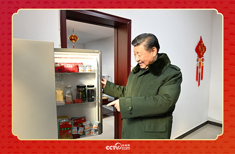 2024年春節(jié)前夕，習(xí)近平總書記在天津第六埠村考察時，走進(jìn)村民杜洪剛家看望。