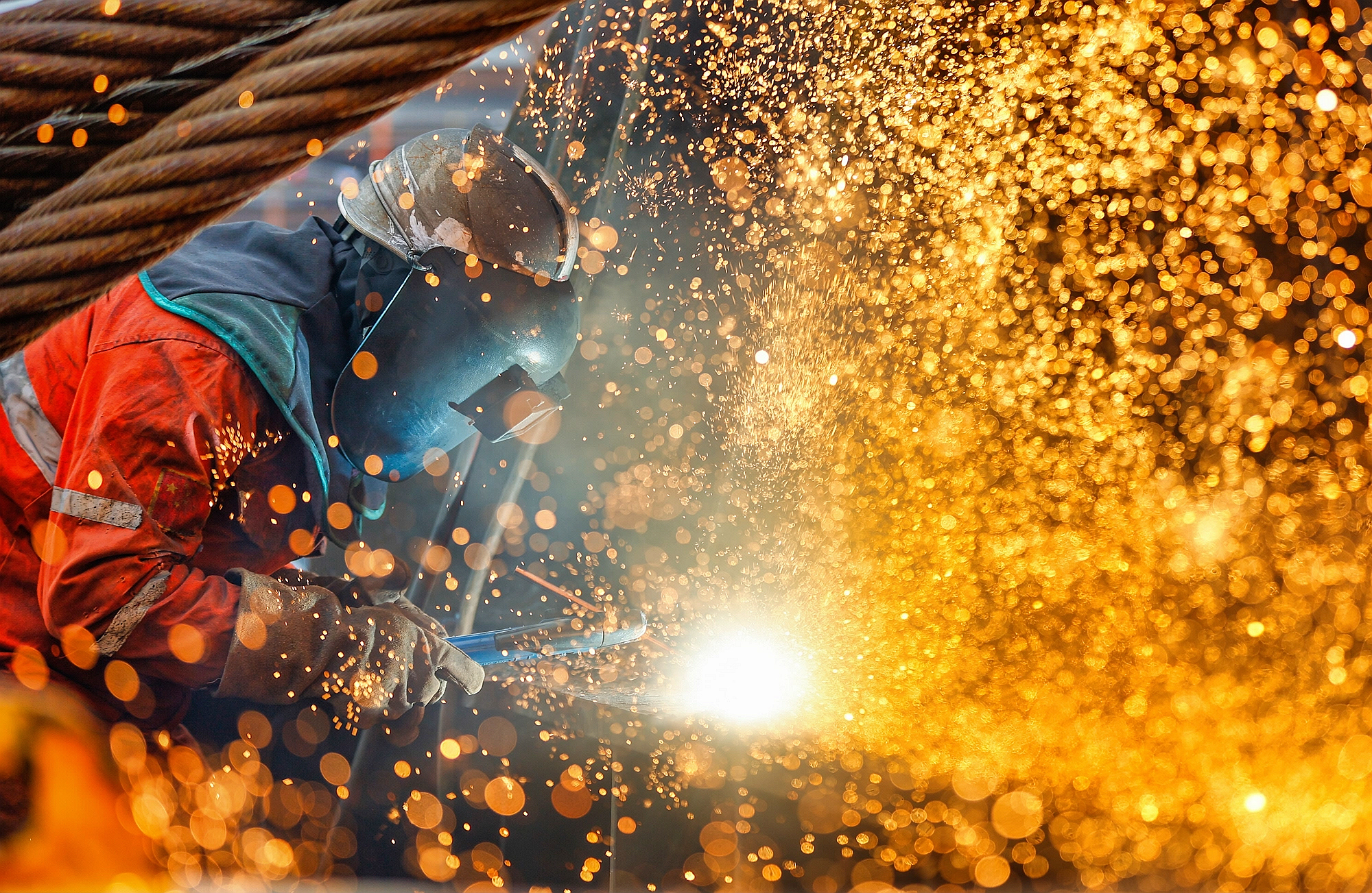 △ 2026年1月29日，在天津市濱海新區(qū)，海上油氣平臺(tái)建設(shè)工人進(jìn)行現(xiàn)場(chǎng)施工。