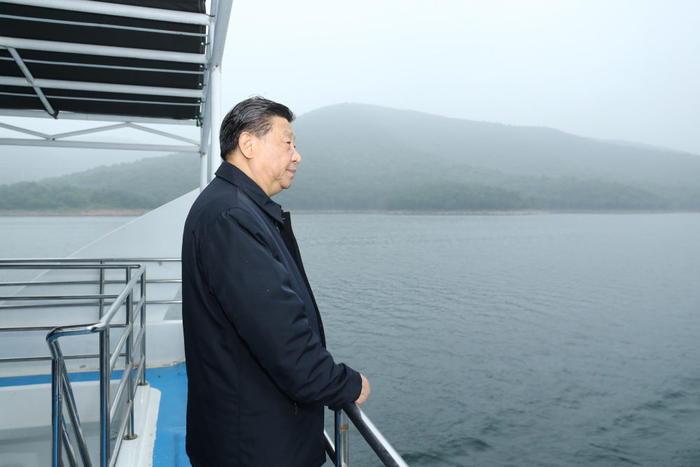 2021年5月13日下午，習(xí)近平總書記在河南南陽乘船考察丹江口水庫。